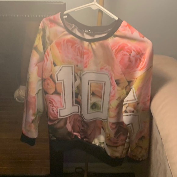 Sweatshirt - Picture 2 of 3